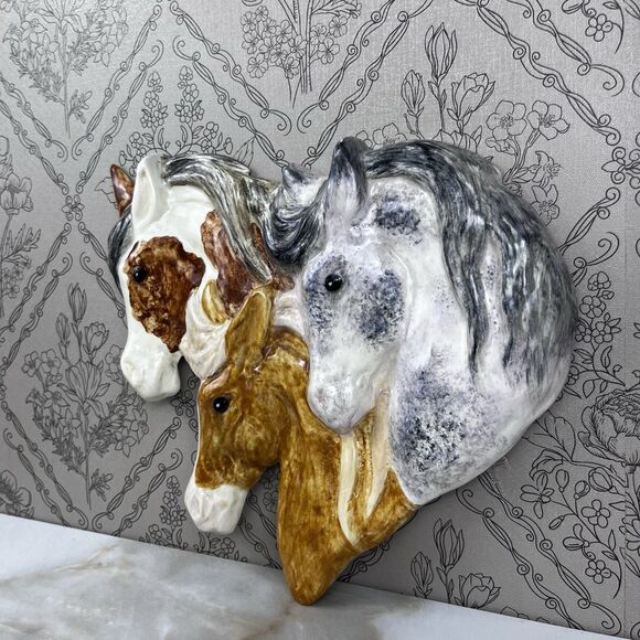 Vintage Ceramic Horse Wall Hanging 3 Horses Form a Heart Shape Mare Filly Colt - Picture 3 of 8